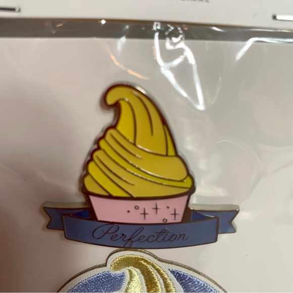 NWT. Disney pin & patch set. Classic Disney parks snack Dole whip - Picture 3 of 6